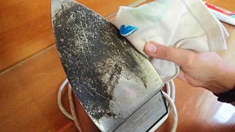 جرم گیری اتو بخار با خمیر دندان