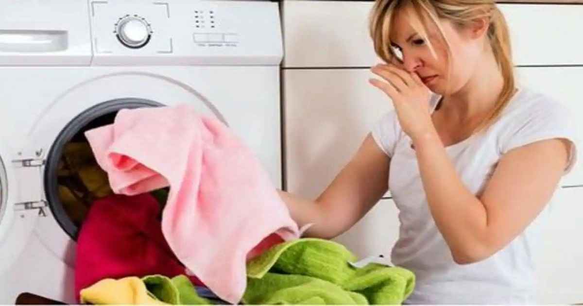 چرا لباسها بوی بد میگیرند؟